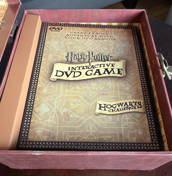 This is a Harry Potter Years 1-5 Limited Edition DVD Gift Set With Trunk - Picture 7 of 10